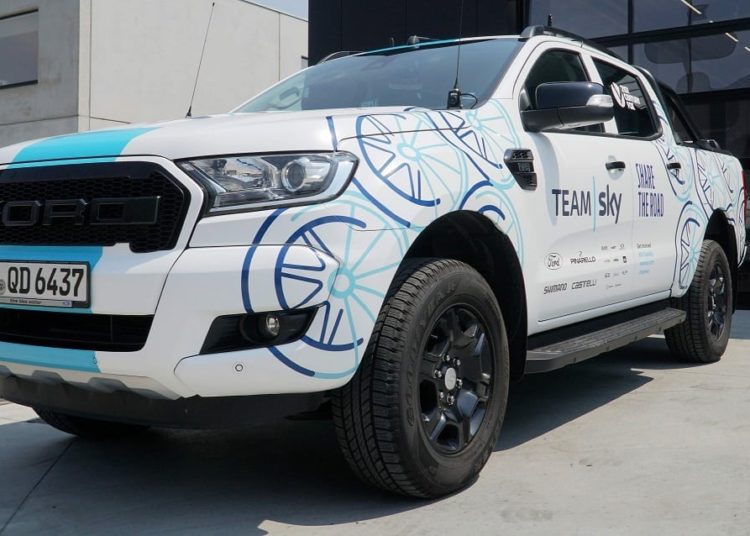 Ford’s Ranger double-cab shadows the Tour de France peloton缩略图