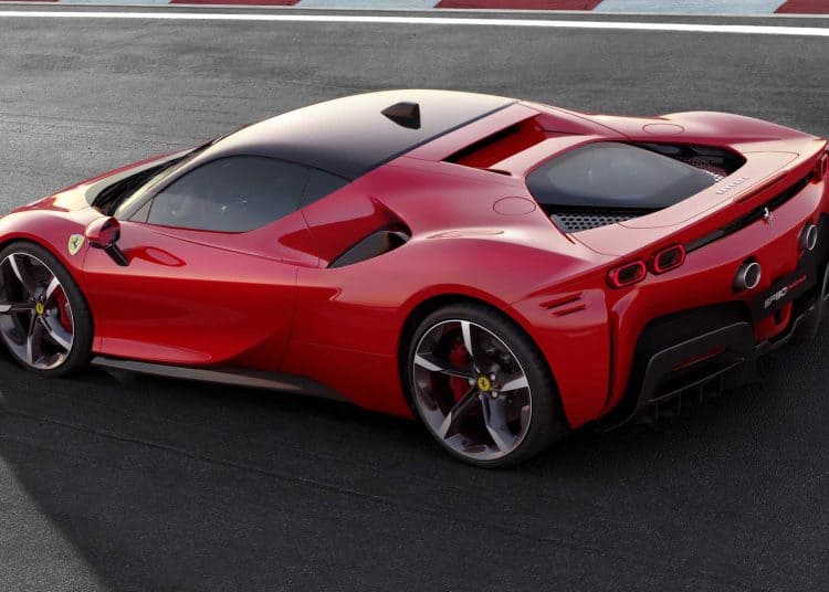 Ferrari reveals plug-in hybrid with all-wheel drive and 735kW缩略图