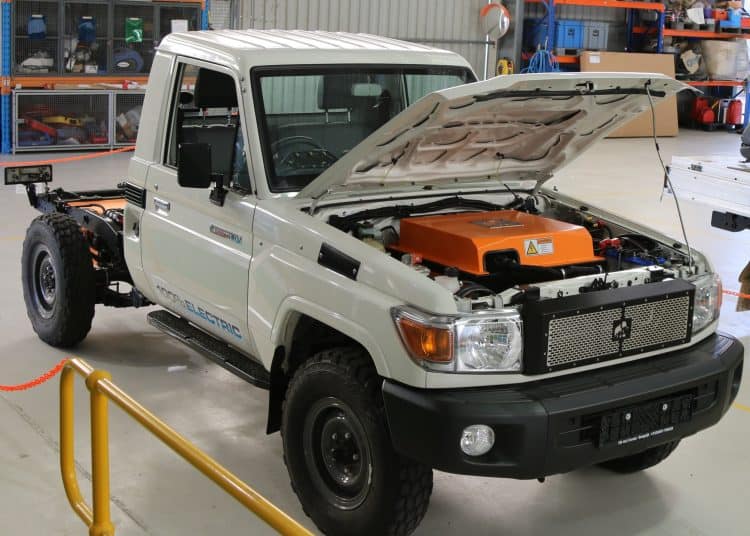 Land Cruiser bakkie powers into future with batteries缩略图