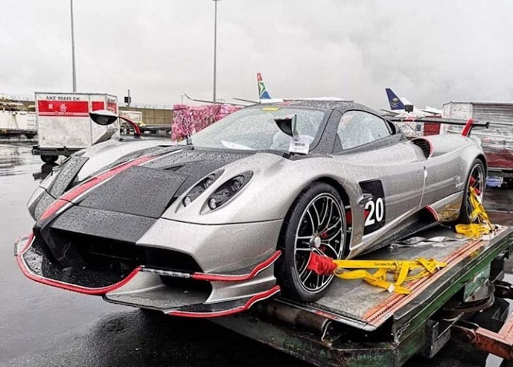 Pagani Huayra: 'Bonkers' R30m supercar lands in Johannesburg [photos]缩略图