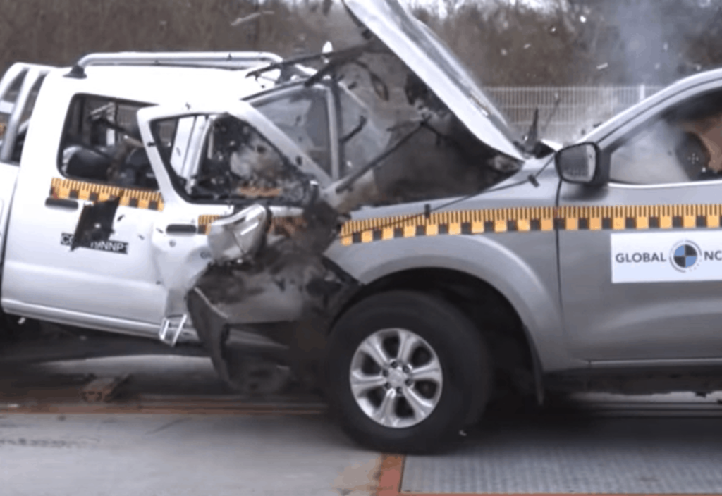 Watch: One of SA's most-popular bakkies fails miserably in crash tests缩略图