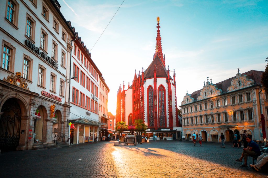 Google hit with record EU fine over Shopping service缩略图