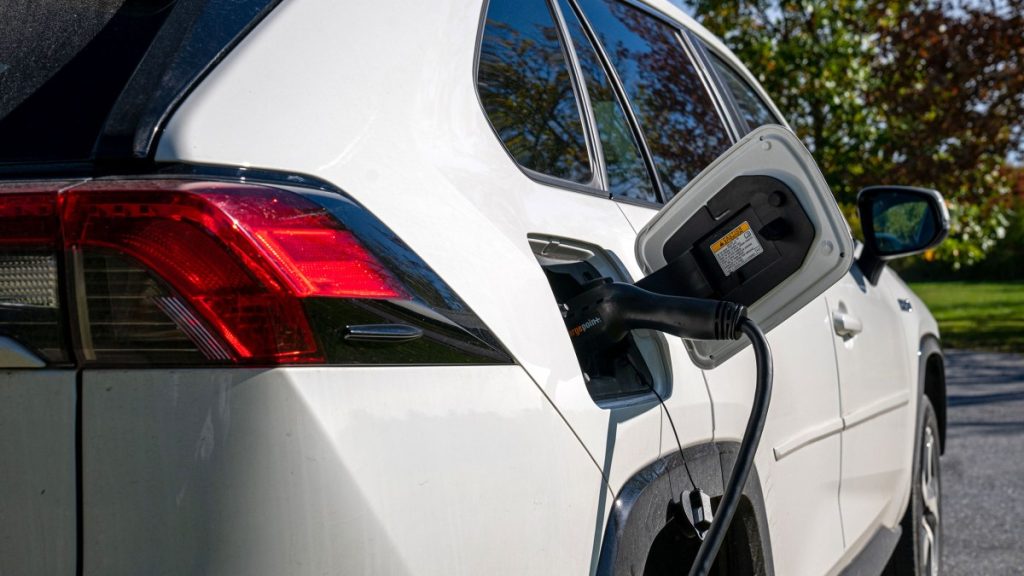 Your Plug-In Hybrid Is Polluting More If You Aren’t Charging It Up