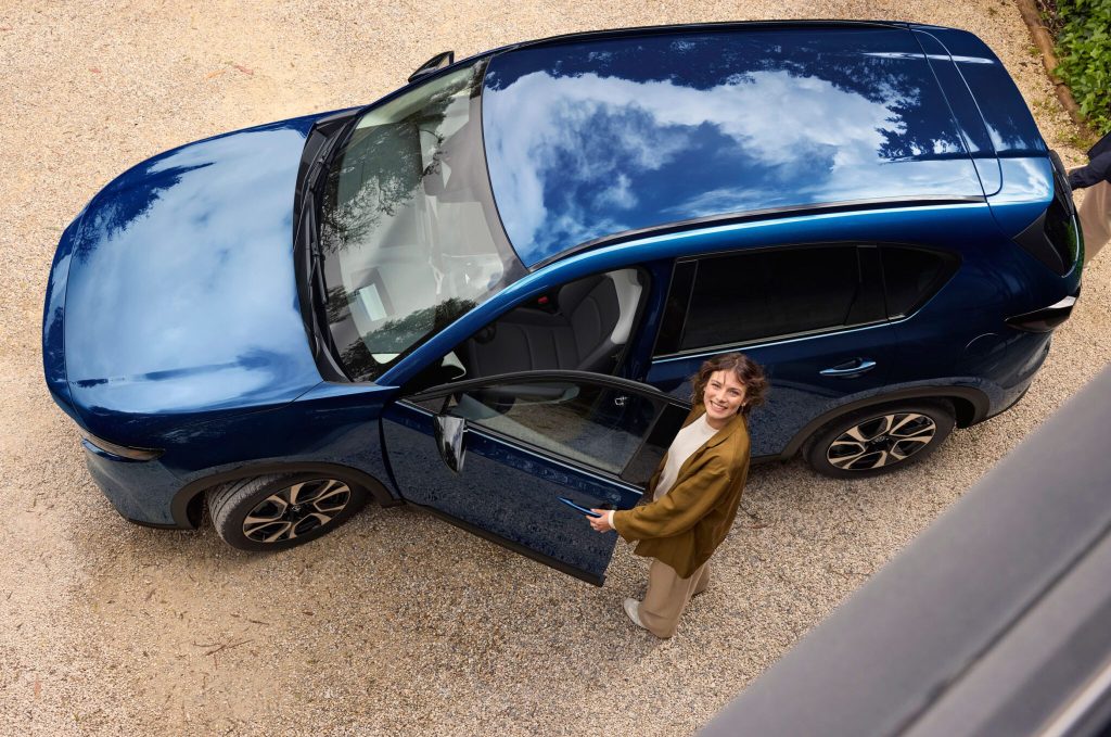 Mazda unveils new body colour at Tokyo salon