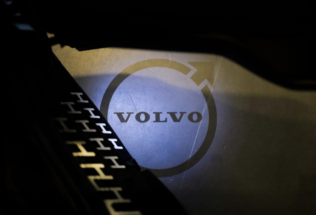 Volvo stabilises further in Q4, forecasts uncertain 2026
