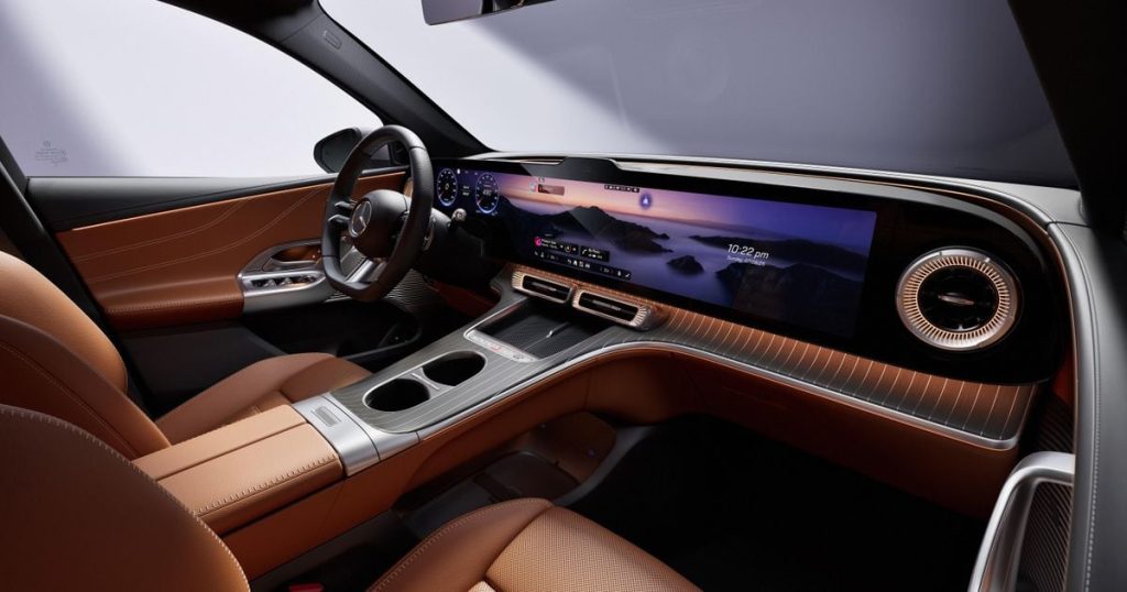 iPhone designer thinks touchscreens shouldn't be used for key car controls