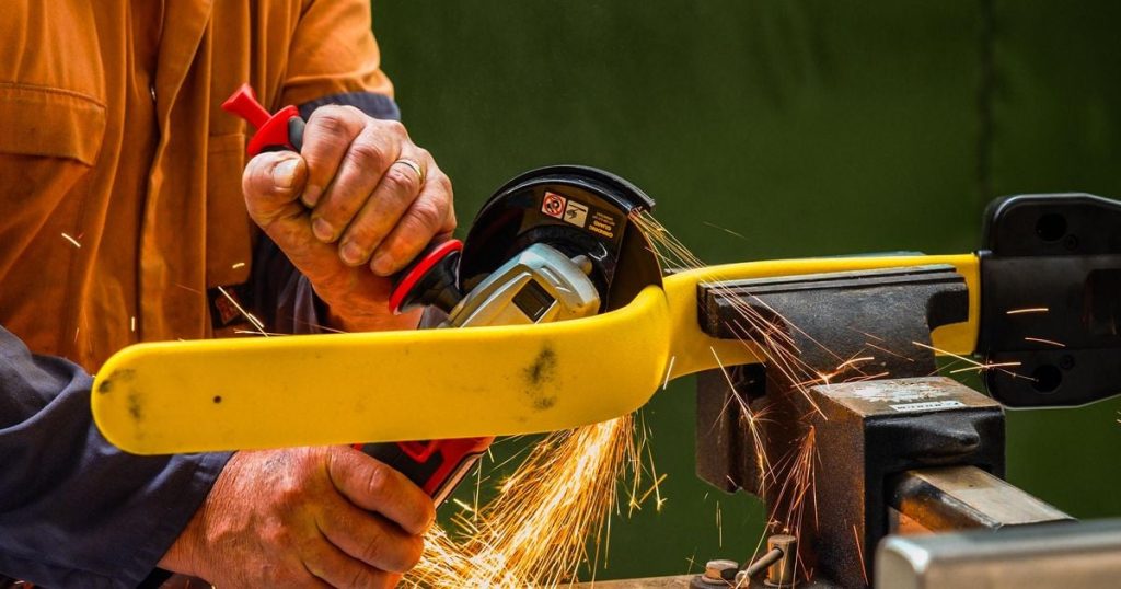 Gone in 20 seconds: The $200 Toyota steering wheel lock fails the grinder test
