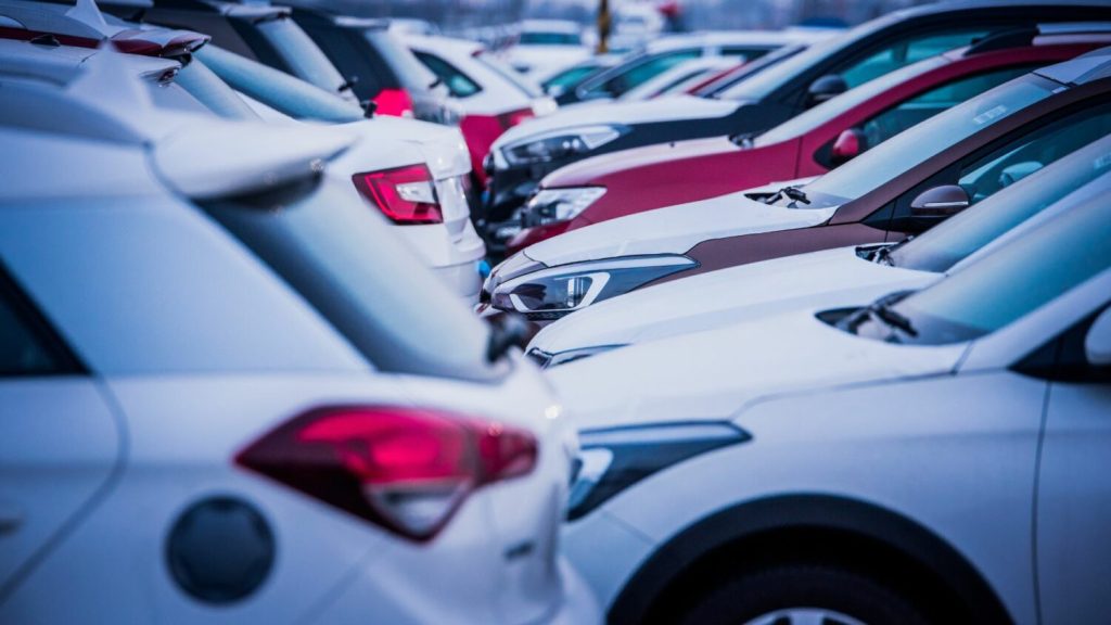 U.S. light vehicles fall 4% in January amid incentive changes