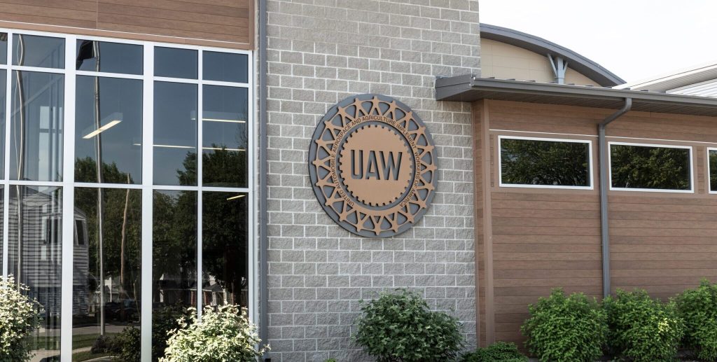 VW Chattanooga workers ratify first UAW contract 96-4
