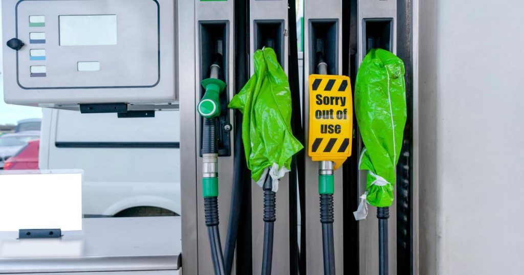 Panic buying sees more than 100 Victorian service stations run out of fuel