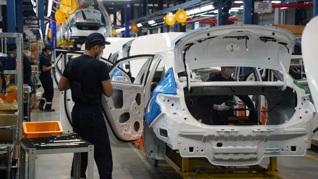 Mexico launches $112M support plan for heavy vehicle sector as GM workers seek 10% wage increase