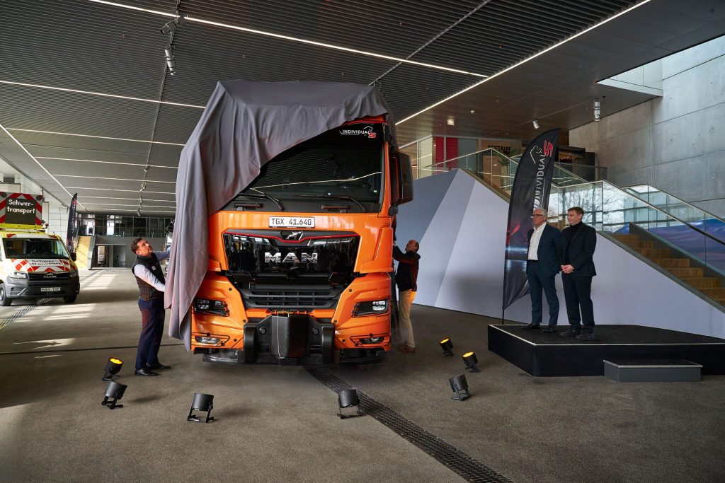 MAN expands portfolio to 250 tonnes with new TGX flagship