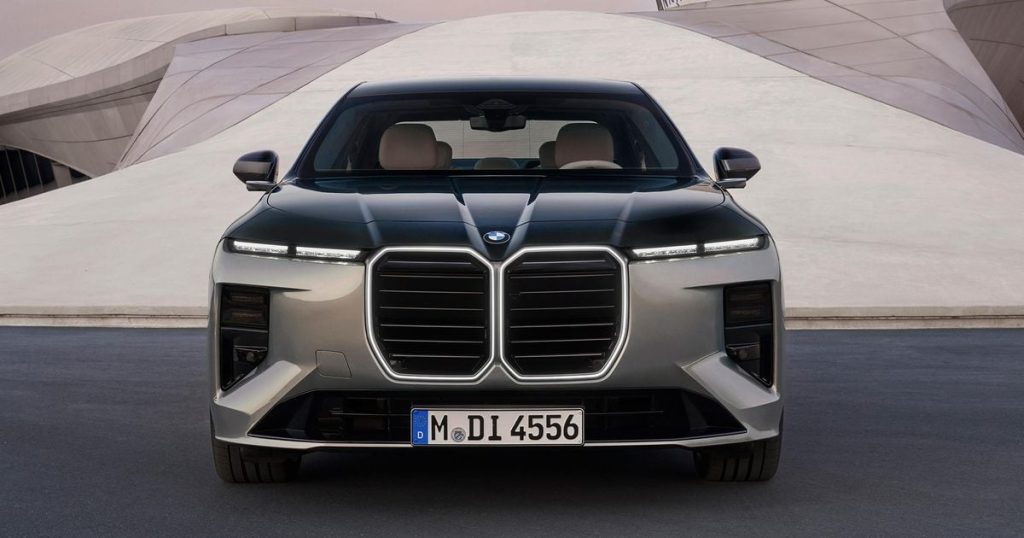 2026 BMW 7 Series update brings Neue Klasse design, 720km range for i7 EV