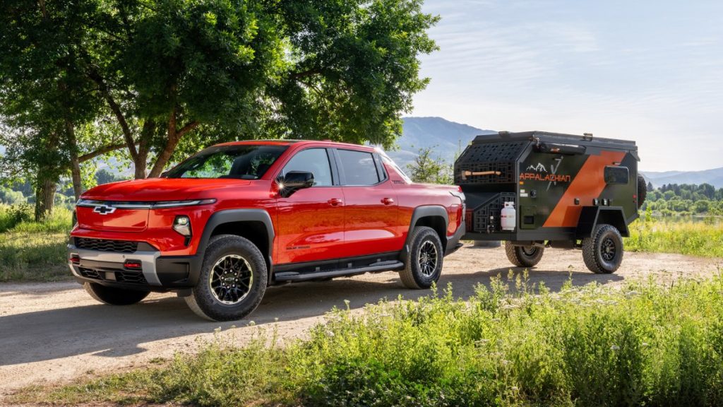 GM Delays Full-Size Electric Truck and SUV Redesigns Indefinitely: Report