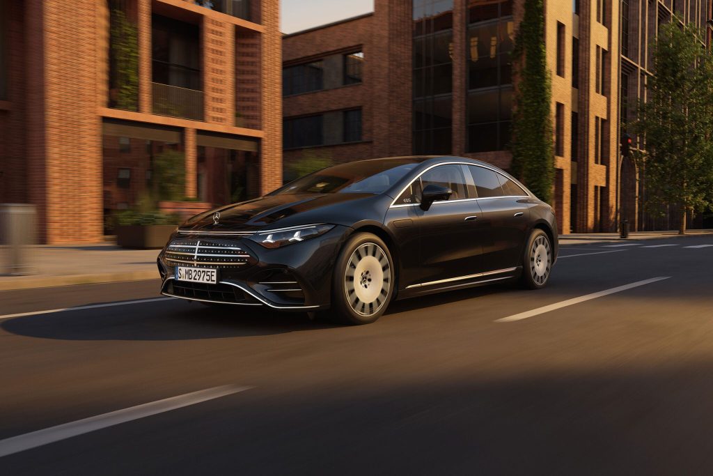 New Mercedes-Benz EQS hits 926km range with 800V tech